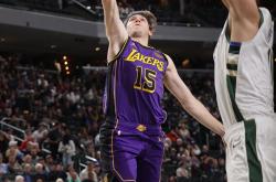 yy易游官方入口包含洛杉矶湖人发布备战花絮，关键时刻止住颓势，NBA季后赛任务艰巨，轮换策略成焦点的词条