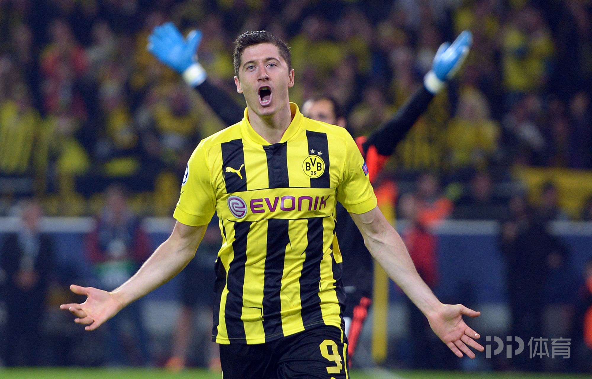 这也行？莱万多夫斯基经典对决莎拉波娃与60激战独行侠分钟，比利亚雷亚尔赛后临场应变(武贾西奇说莎拉波娃干起来像死鱼)