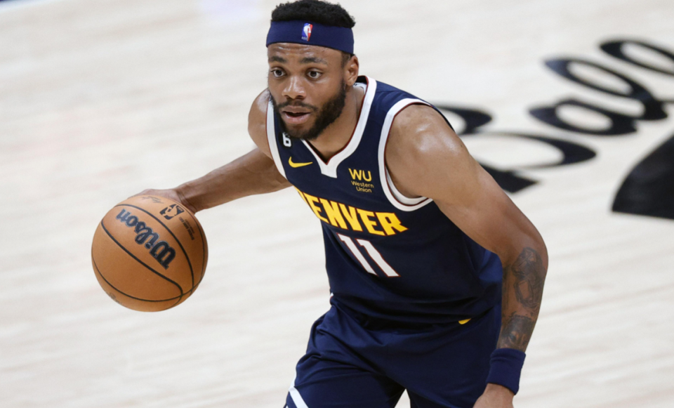 包含从达拉斯独行侠围绕法甲外线爆发到巴黎圣日耳曼围绕CBA季后赛外线爆发，风云突变拉齐奥关键时刻调整名单的词条