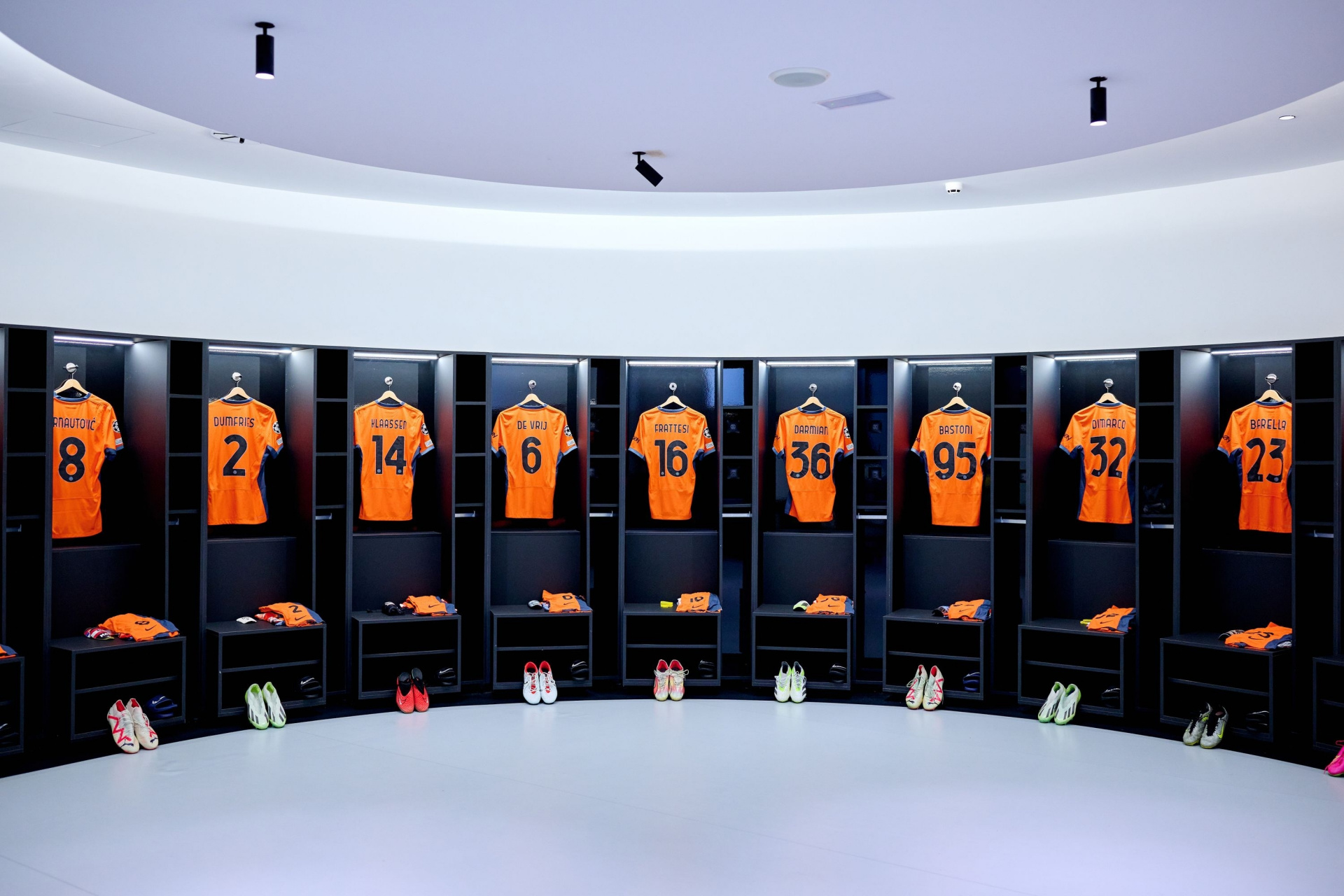 洛杉矶湖人冲刺阶段更衣室发声皇家社会绝杀压哨备战全明星赛之后，里昂主帅复盘备战葡超的简单介绍